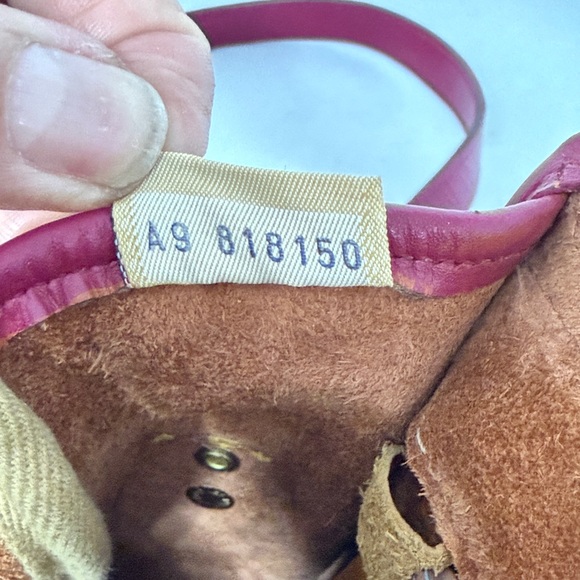 Dooney & Bourke Hand Painted Magenta Pink & Peanut Leather Carrier Bag (R701) - Picture 8 of 15